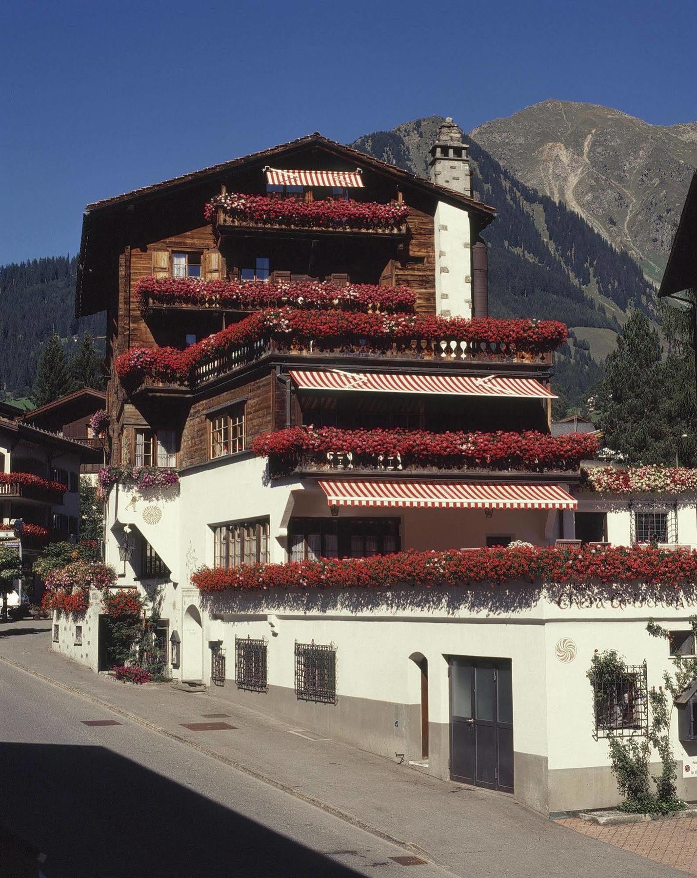 Hotel Chesa Grischuna Klosters Exterior photo